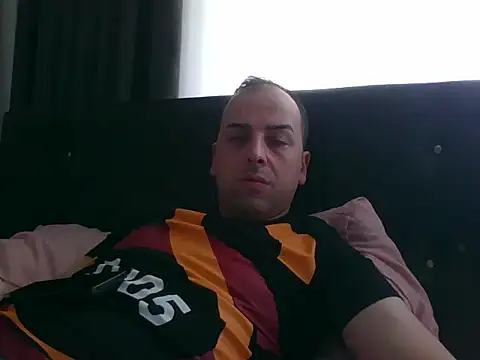 Snapshot of Yldrmm_9553 chatting on May 18, 2026, 11:26 am Yldrmm 9553 online show from May 18, 2026, 11:26 am