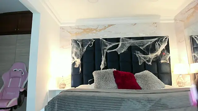 EVELIN MASON online show from October 21, 2025, 9:47 pm