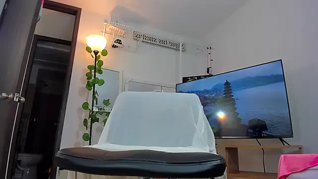 Snapshot of SharonGrowing chatting on February 20, 2025, 2:02 pm SharonGrowing online show from February 20, 2025, 2:02 pm