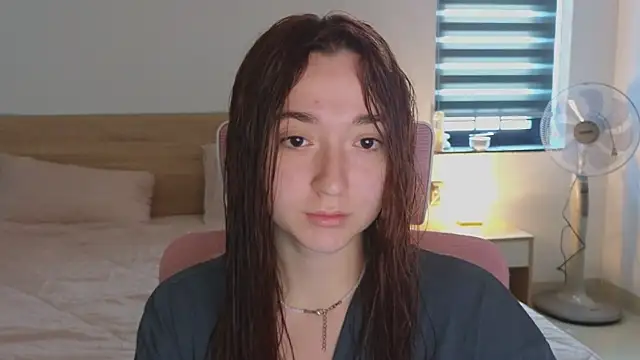 YasmineWest online show from April 5, 2026, 12:28 am