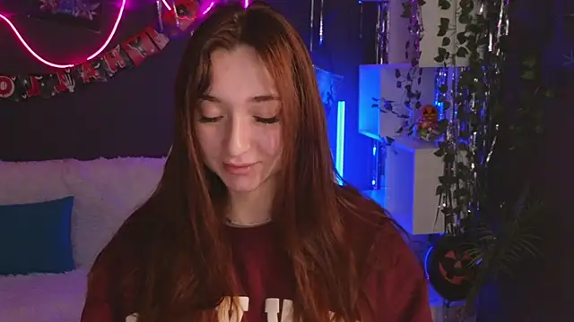 Snapshot of YasmineWest chatting on October 29, 2025, 2:32 am YasmineWest online show from October 29, 2025, 2:32 am