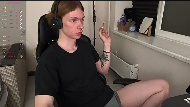 Snapshot of carthylovvve chatting on February 20, 2026, 11:17 pm carthylovvve online show from February 20, 2026, 11:17 pm