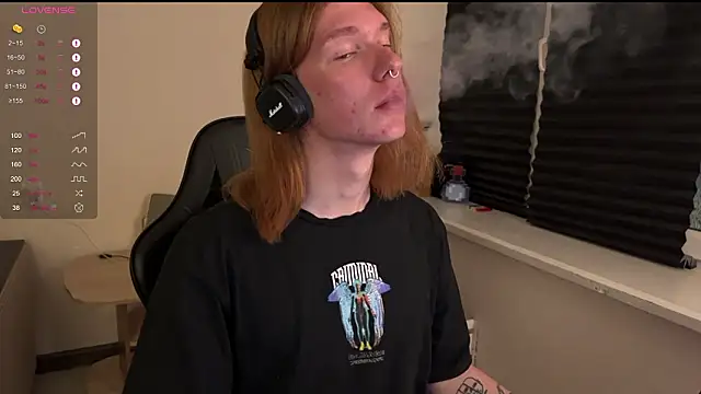 Snapshot of carthylovvve chatting on February 15, 2026, 4:06 pm carthylovvve online show from February 15, 2026, 4:06 pm