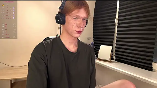 Snapshot of carthylovvve chatting on December 15, 2025, 2:34 pm carthylovvve online show from December 15, 2025, 2:34 pm