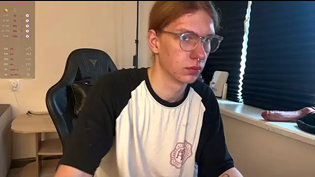 Snapshot of carthylovvve chatting on January 9, 2026, 8:43 am carthylovvve online show from January 9, 2026, 8:43 am