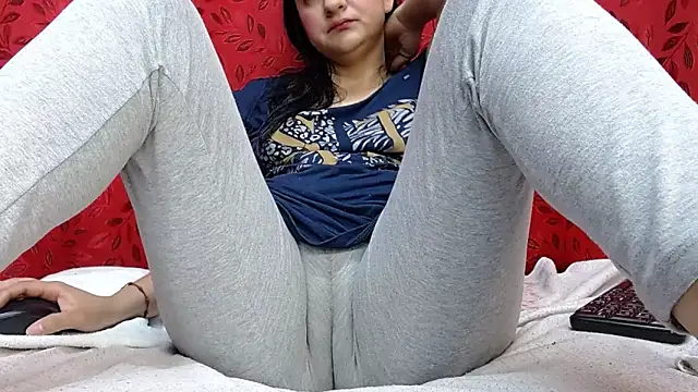 MELANIE SEX69 online show from February 18, 2026, 9:44 pm