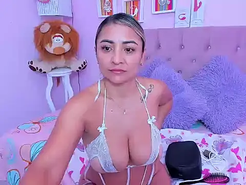 Snapshot of milf_bigass_ chatting on April 20, 2026, 12:30 pm milf bigass online show from April 20, 2026, 12:30 pm