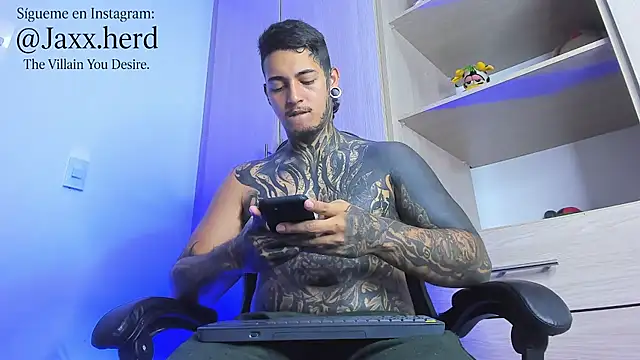 Snapshot of JAXXXONHERD chatting on October 11, 2025, 3:35 pm JAXXXONHERD online show from October 11, 2025, 3:35 pm