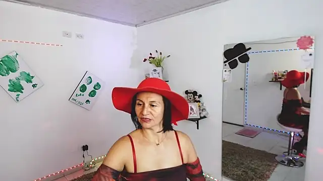 lollita 23  online show from September 24, 2025, 8:26 pm