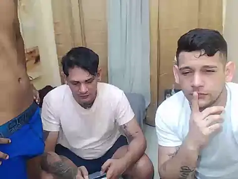 Snapshot of two_monstercock chatting on November 6, 2025, 7:18 pm two monstercock online show from November 6, 2025, 7:18 pm