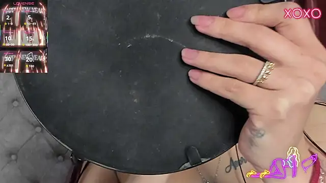  Scarlett 01 online show from November 17, 2025, 5:17 pm