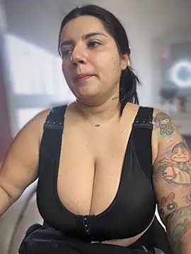 Snapshot of horny_roomiess chatting on September 25, 2025, 3:18 pm horny roomiess online show from September 25, 2025, 3:18 pm