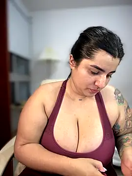 Snapshot of horny_roomiess chatting on October 28, 2025, 12:00 am horny roomiess online show from October 28, 2025, 12:00 am