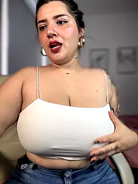 Snapshot of horny_roomiess chatting on November 20, 2025, 6:30 pm horny roomiess online show from November 20, 2025, 6:30 pm