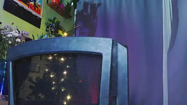 Snapshot of purple_em69 chatting on January 14, 2026, 1:31 am purple em69 online show from January 14, 2026, 1:31 am