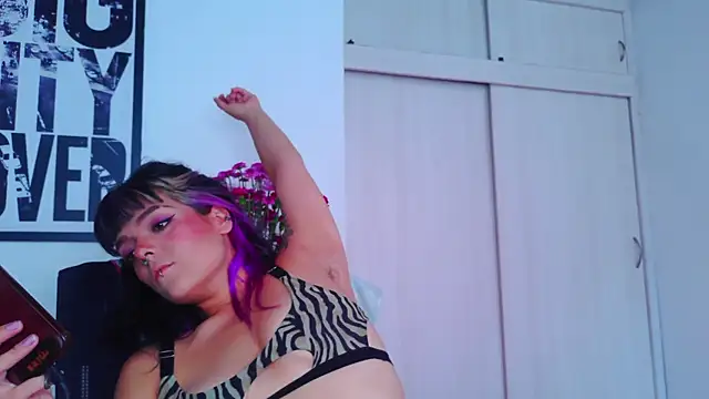 Snapshot of purple_em69 chatting on September 14, 2025, 4:51 pm purple em69 online show from September 14, 2025, 4:51 pm