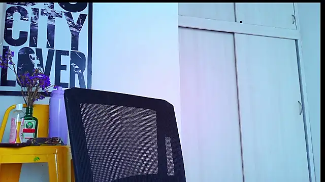 Snapshot of purple_em69 chatting on February 27, 2026, 6:52 pm purple em69 online show from February 27, 2026, 6:52 pm