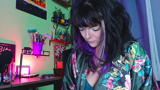 Snapshot of purple_em69 chatting on October 9, 2025, 7:53 am purple em69 online show from October 9, 2025, 7:53 am