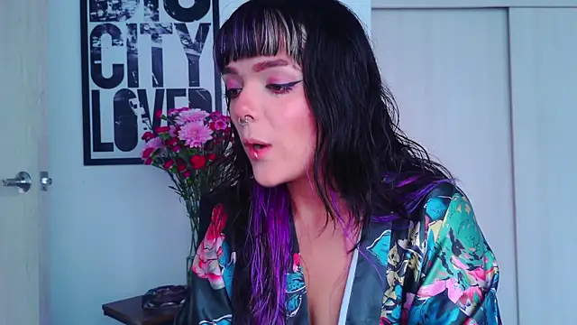 Snapshot of purple_em69 chatting on September 12, 2025, 8:08 pm purple em69 online show from September 12, 2025, 8:08 pm