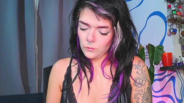 Snapshot of purple_em69 chatting on November 8, 2025, 5:11 am purple em69 online show from November 8, 2025, 5:11 am