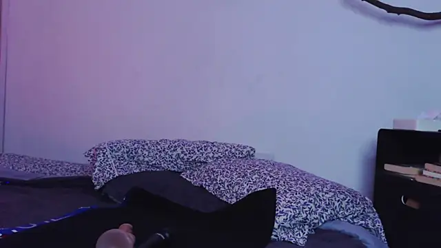 Snapshot of purple_em69 chatting on September 17, 2025, 5:31 am purple em69 online show from September 17, 2025, 5:31 am