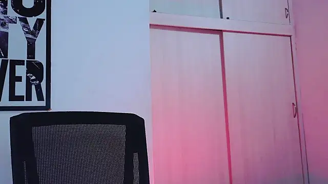 Snapshot of purple_em69 chatting on October 31, 2025, 8:22 am purple em69 online show from October 31, 2025, 8:22 am