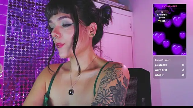 Snapshot of purple_em69 chatting on March 12, 2025, 12:31 am purple em69 online show from March 12, 2025, 12:31 am