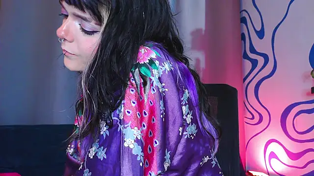 Snapshot of purple_em69 chatting on October 2, 2025, 4:27 am purple em69 online show from October 2, 2025, 4:27 am