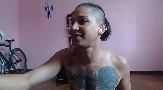 Snapshot of CoreAlejito chatting on December 18, 2024, 3:00 pm CoreAlejito online show from December 18, 2024, 3:00 pm