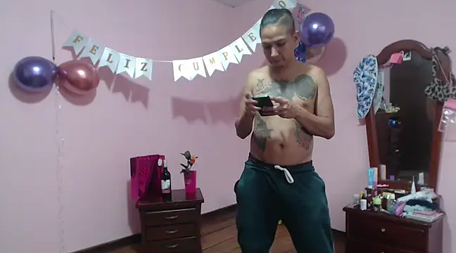 Snapshot of CoreAlejito chatting on March 17, 2025, 10:40 pm CoreAlejito online show from March 17, 2025, 10:40 pm