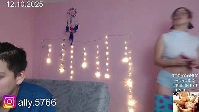 Snapshot of CoreAlejito chatting on October 12, 2025, 9:27 pm CoreAlejito online show from October 12, 2025, 9:27 pm