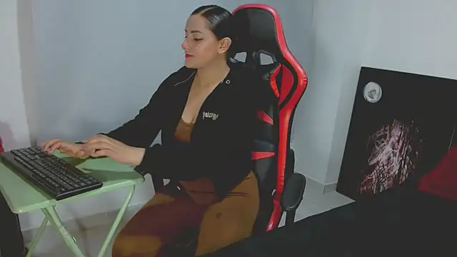 Noamartin  online show from April 14, 2026, 1:10 am