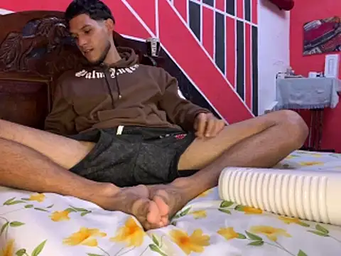 Snapshot of tanned_boy chatting on May 3, 2026, 11:04 am tanned boy online show from May 3, 2026, 11:04 am