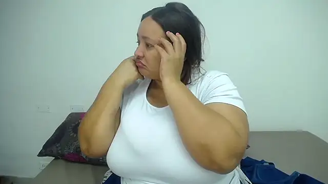 Snapshot of CrushOnMe_ chatting on October 4, 2025, 12:39 pm CrushOnMe online show from October 4, 2025, 12:39 pm