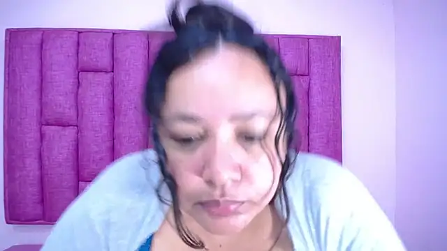 Snapshot of CrushOnMe_ chatting on October 24, 2025, 7:29 am CrushOnMe online show from October 24, 2025, 7:29 am