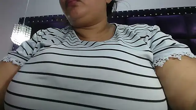 Snapshot of CrushOnMe_ chatting on October 29, 2025, 7:13 pm CrushOnMe online show from October 29, 2025, 7:13 pm