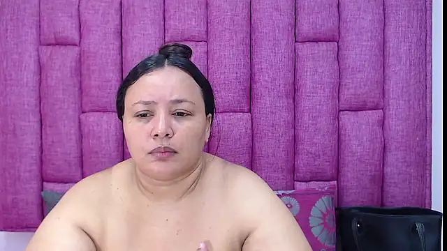 Snapshot of CrushOnMe_ chatting on January 14, 2026, 1:04 pm CrushOnMe online show from January 14, 2026, 1:04 pm