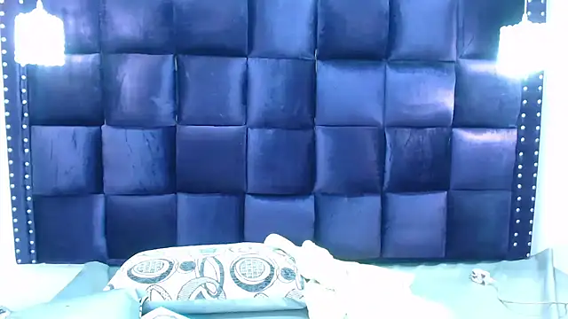 Snapshot of CrushOnMe_ chatting on September 9, 2025, 3:38 am CrushOnMe online show from September 9, 2025, 3:38 am