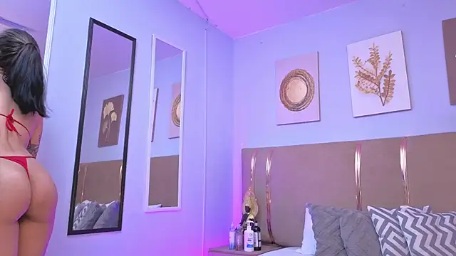 sarah cruzz  online show from April 1, 2026, 2:02 am