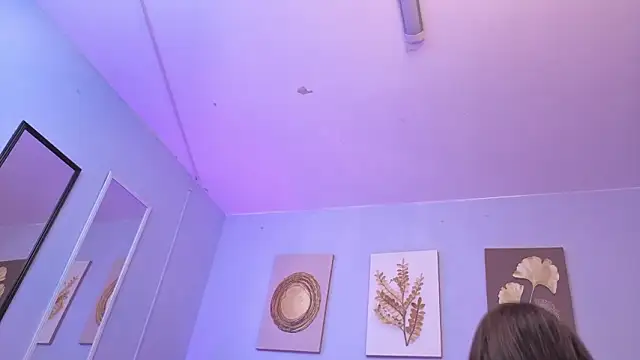 sarah cruzz  online show from March 20, 2026, 1:17 am