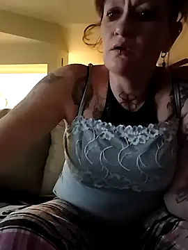 Snapshot of renegade_vyxxen chatting on November 21, 2025, 2:21 am renegade vyxxen online show from November 21, 2025, 2:21 am