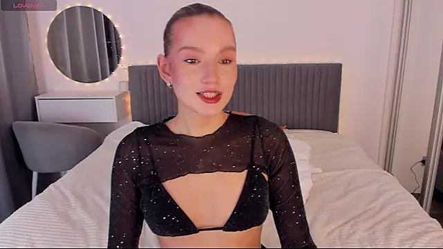 CassieRayss online show from November 30, 2025, 9:43 am