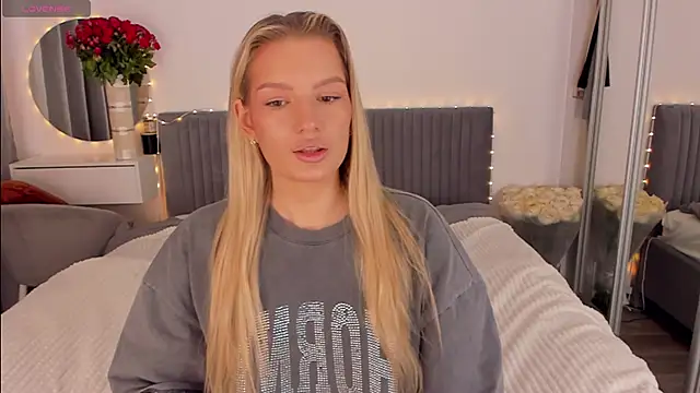 CassieRayss online show from March 26, 2026, 11:30 am