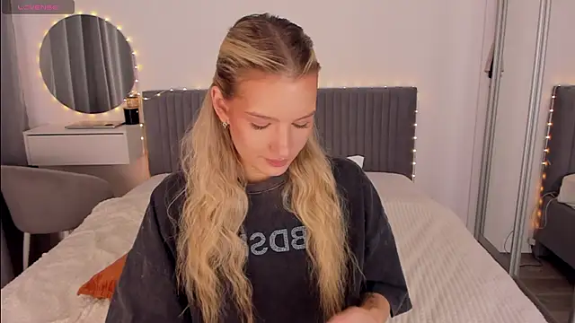 CassieRayss online show from April 9, 2026, 10:21 am