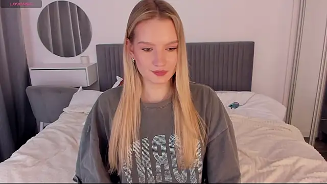 CassieRayss online show from November 16, 2025, 11:04 am