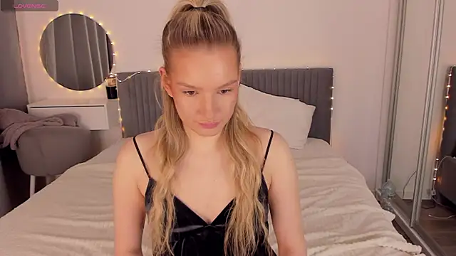 Snapshot of CassieRayss chatting on April 26, 2026, 2:36 pm CassieRayss online show from April 26, 2026, 2:36 pm