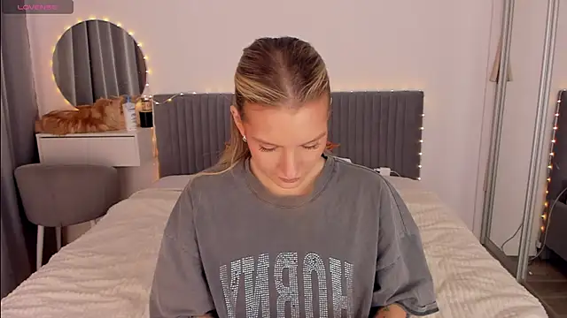 CassieRayss online show from April 2, 2026, 2:35 pm