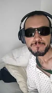 Snapshot of Yeye25199 chatting on October 18, 2025, 1:02 pm Yeye25199 online show from October 18, 2025, 1:02 pm