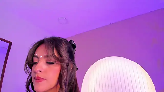 martina duque  online show from April 16, 2026, 9:39 pm