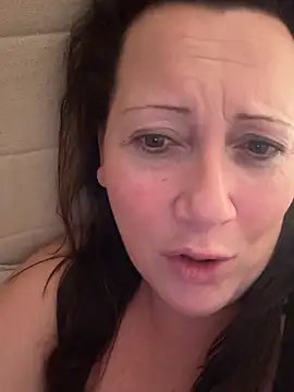 Snapshot of xsexycurvymilf chatting on February 19, 2025, 6:22 am xsexycurvymilf online show from February 19, 2025, 6:22 am